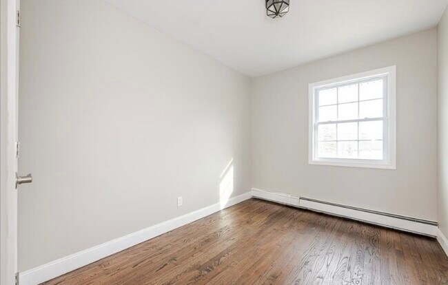 Building Photo - 750 Tanglewood Rd