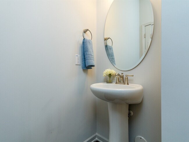 Building Photo - 1313 Achonechy Trl