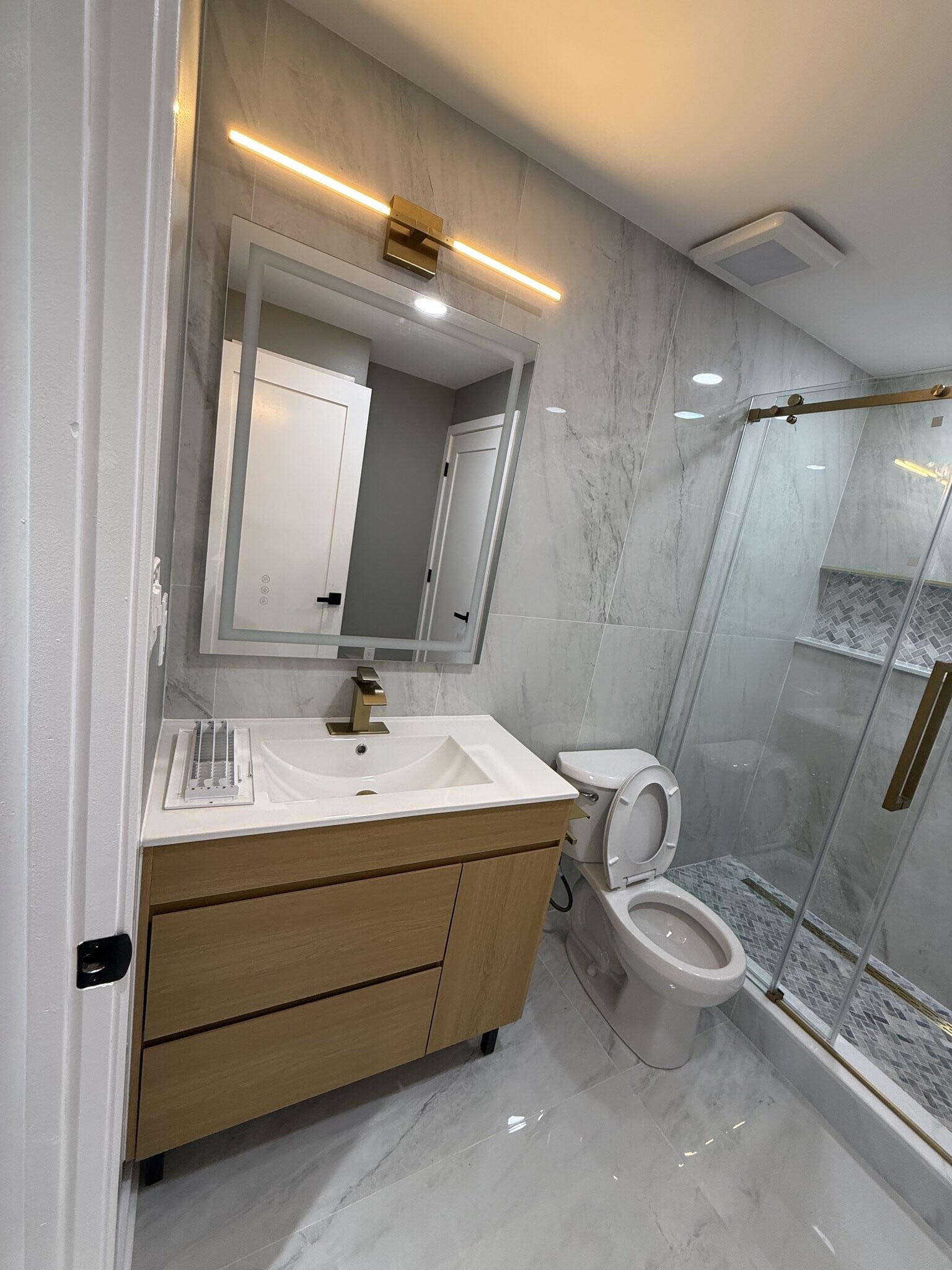 Building Photo - 330 Aspen Wy