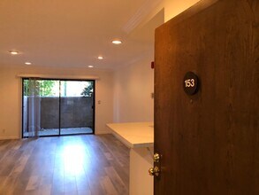 Building Photo - Amazing 1BD/1BA Condo in Prime Woodland Hi...