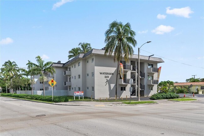 Building Photo - 1101 NE 80th St
