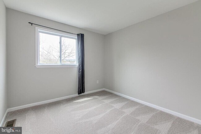 Building Photo - 1749 Carriage Way