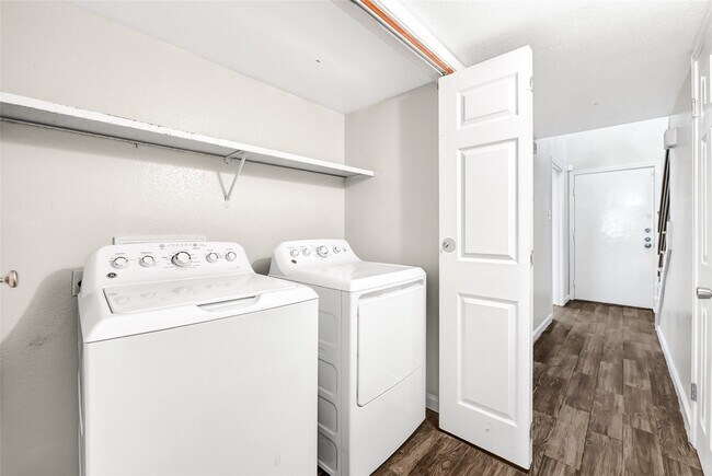 Building Photo - 6358 Creekbend Dr