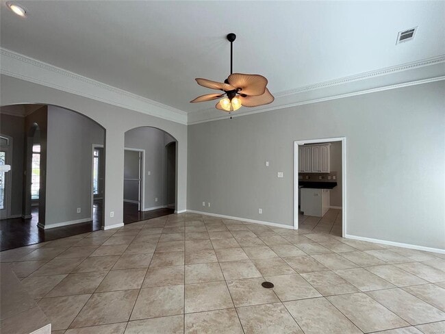 Building Photo - 704 Emerald Dr