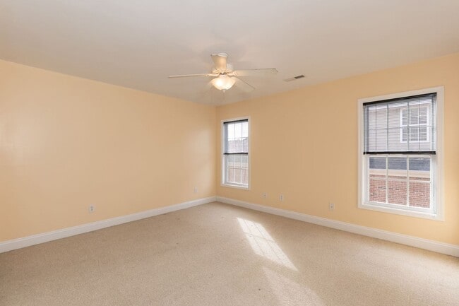 Building Photo - Four Bedroom Home!