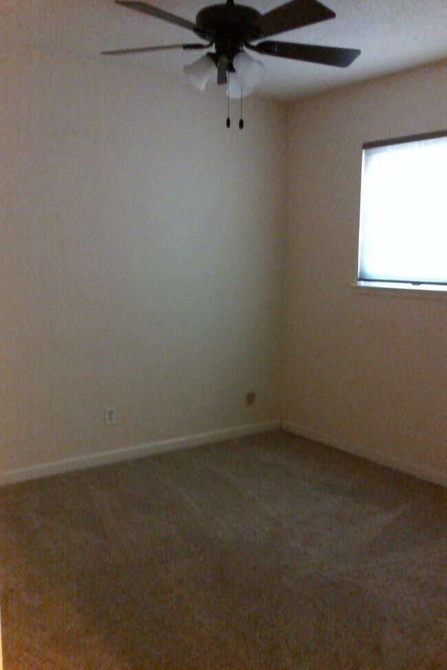 Building Photo - Lovely 3 Bedroom 1.5 Bath in Clovis