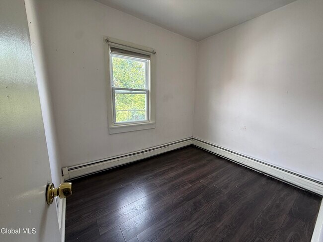 Building Photo - 403 2nd St