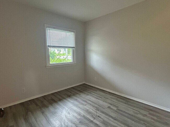 Building Photo - Fabulous 3 bedroom Ranch