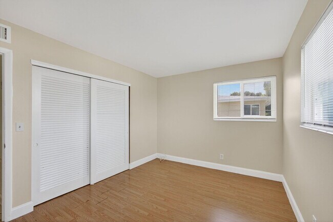 Building Photo - 809 Lighthouse Dr