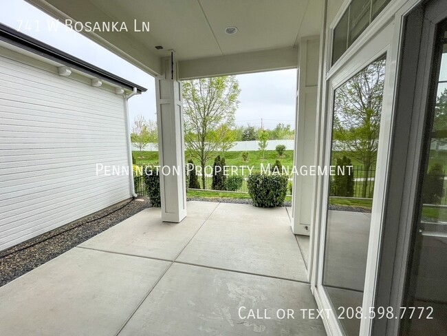 Building Photo - 741 W Bosanka Ln