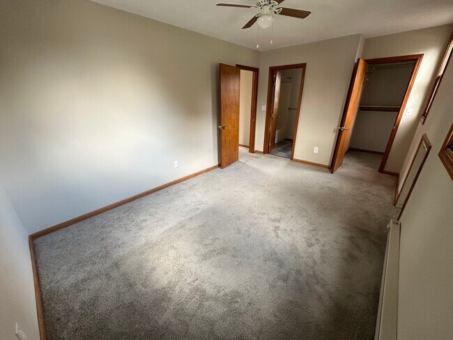 Building Photo - 2886 Norwood St