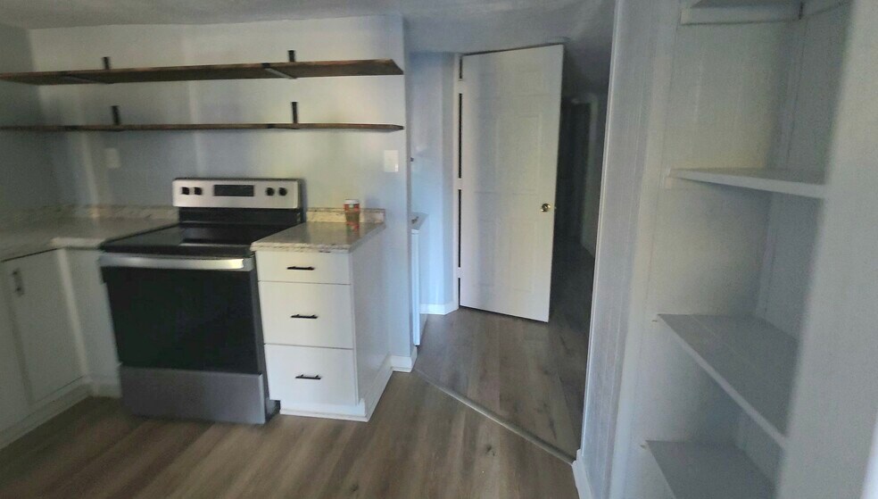 Building Photo - 440 N May St