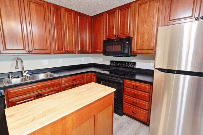 Building Photo - 975 Barbizon Dr