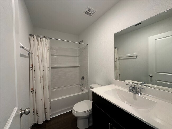 Building Photo - 1052 Laguna Cv Dr