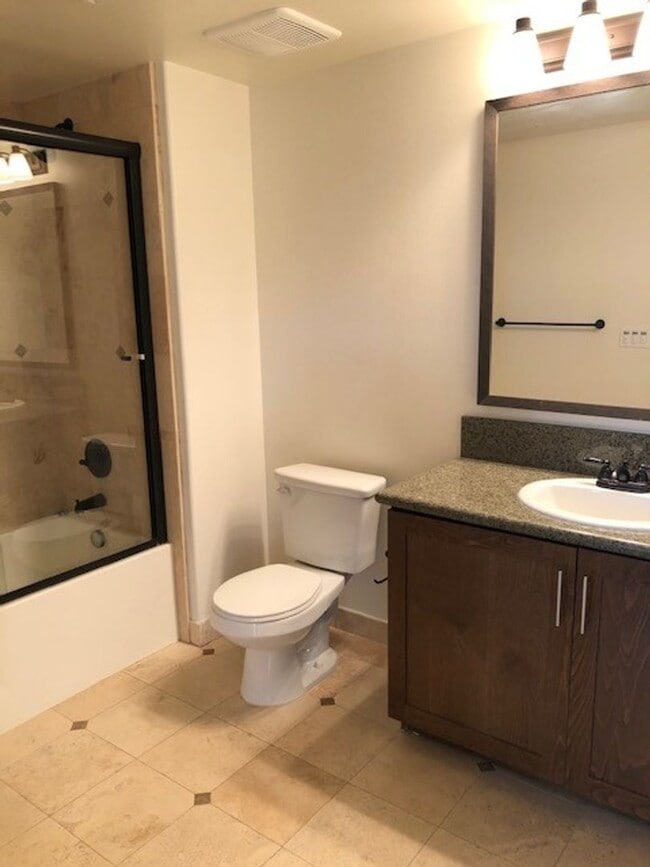 Building Photo - Single Story 2 + 2, plus Den Condo in Downtown Ventura Cannery!