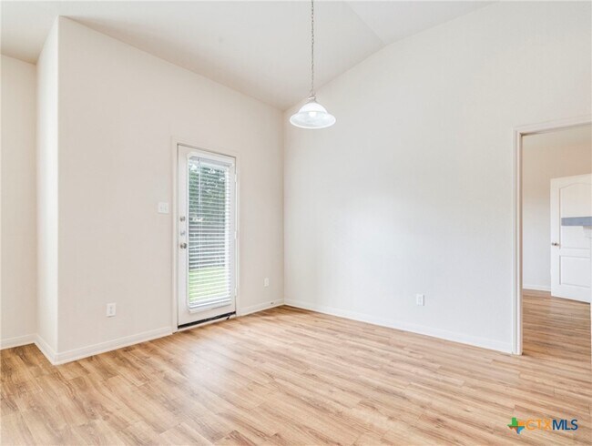 Building Photo - 209 Buckingham Dr