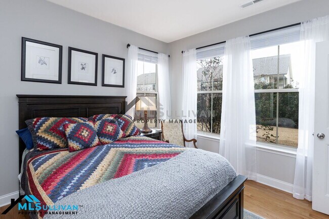 Building Photo - 913 Beech Glen Dr