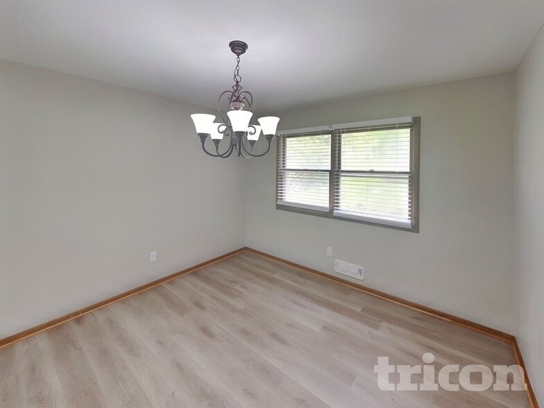 Building Photo - 3301 Skyview Dr