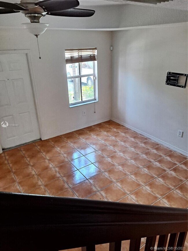 Building Photo - 632 SW 107th Ave