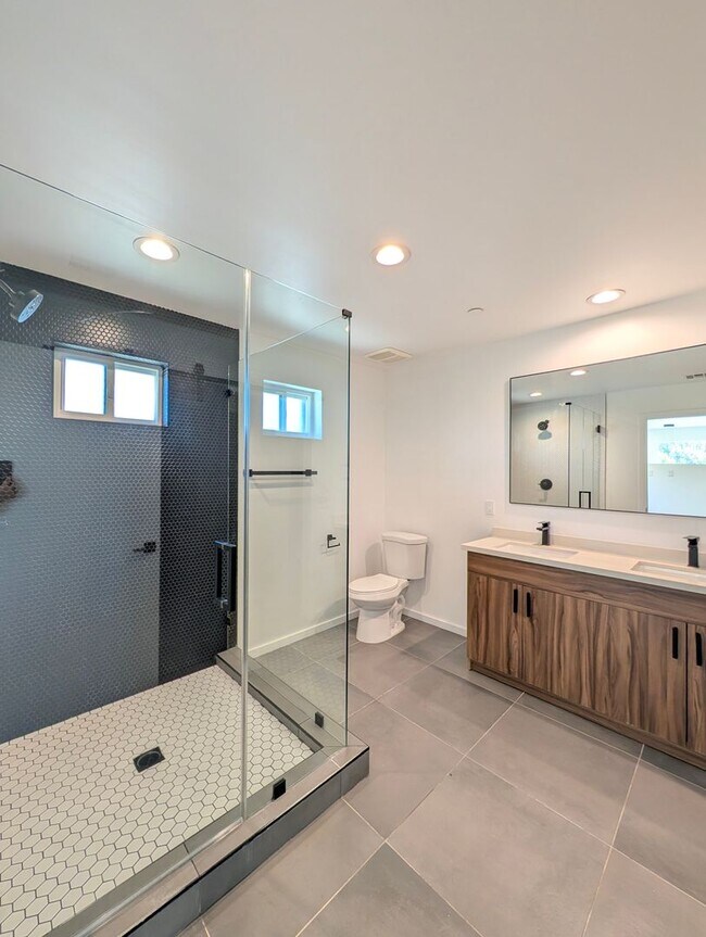 Building Photo - 4260 Laurel Canyon Blvd