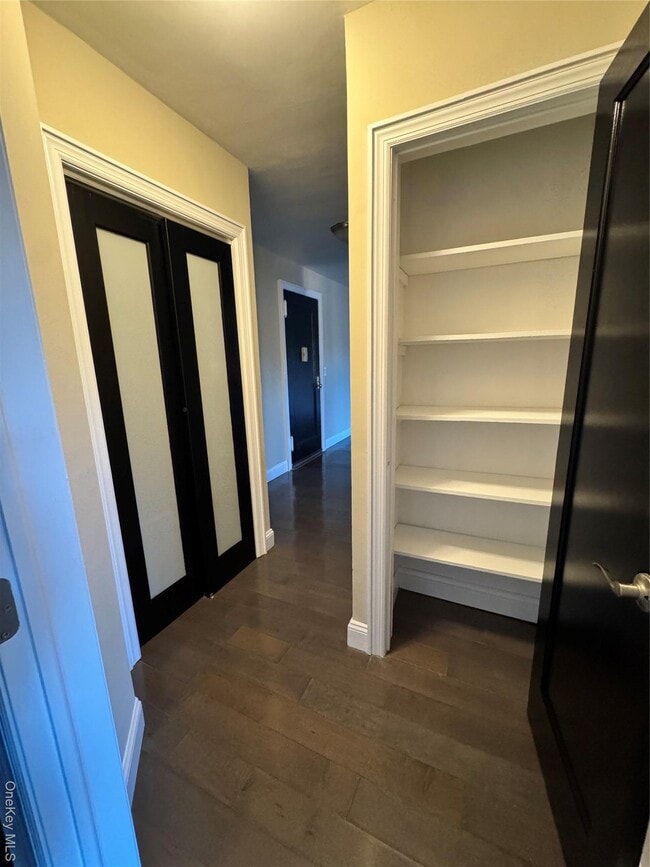 Building Photo - 555 Broadway