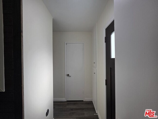 Building Photo - 517 N Francisca Ave