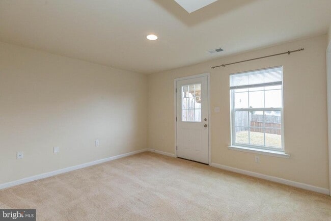 Building Photo - 440 Rumbling Rock Rd