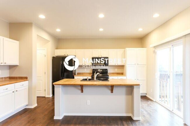 Building Photo - 4 Bedroom Pet-Friendly Home in COLORADO SP...
