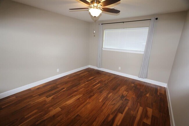 Building Photo - 2427 Droxford Dr