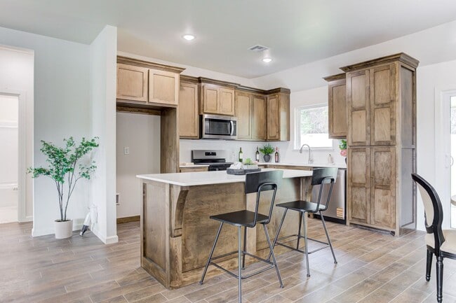 Building Photo - Brand New Home In Noble!