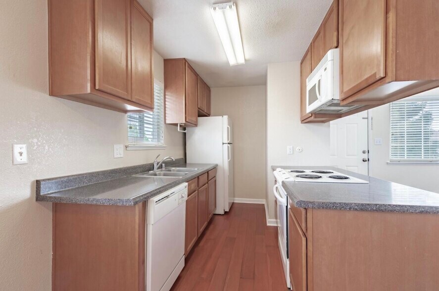 Building Photo - 459 W Alamos Ave