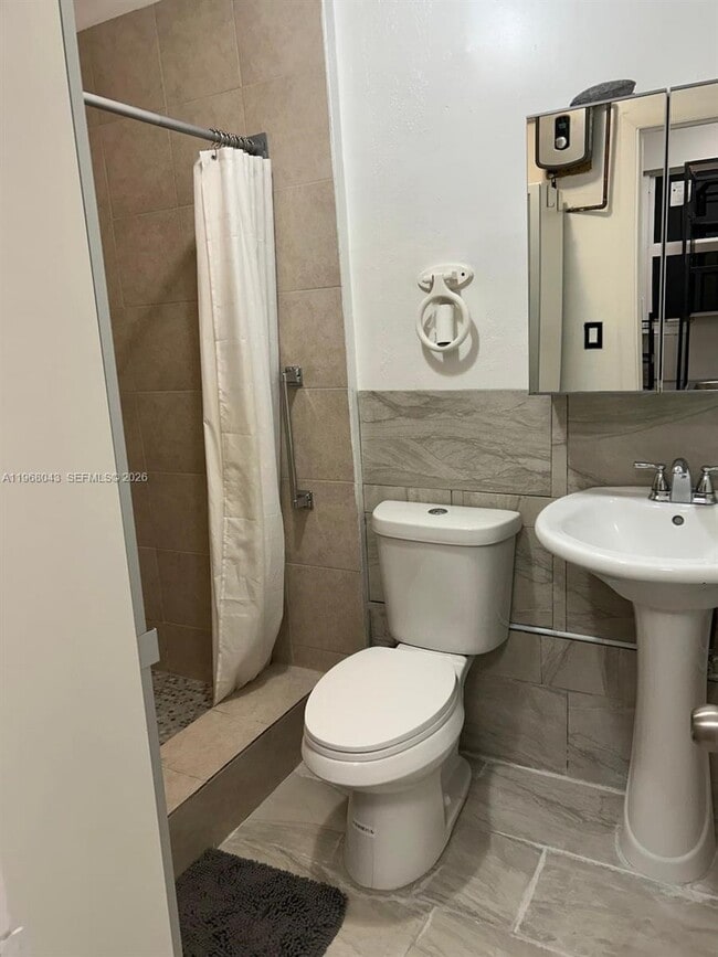 Building Photo - 2306 Sunshine Blvd