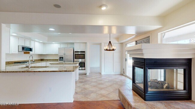 Building Photo - 6434 W Honeysuckle Dr