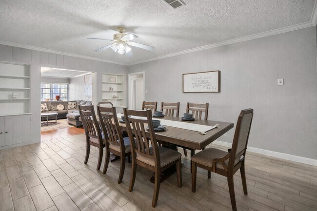 Building Photo - 3608 Wheeler Ave