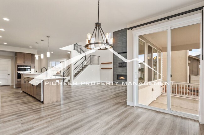 Building Photo - Breathtaking Pikes Peak Views in Desirable Wolf Ranch - 4 bedroom, 3 Full Bath, Office and Loft, ...