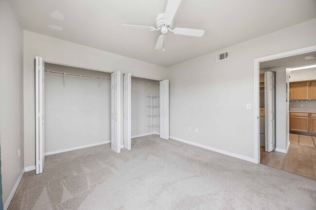 Building Photo - 2/2 condo with beautiful water views available now for an annual lease
