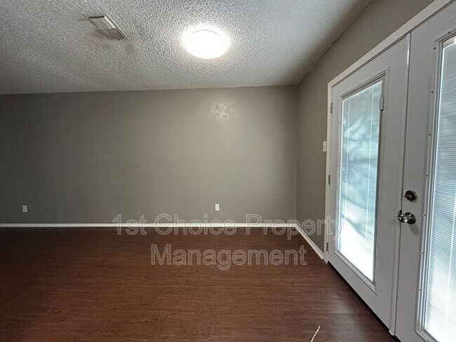 Building Photo - 625 Edwards Dr