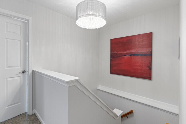 Building Photo - 2025 N Buchanan Ct