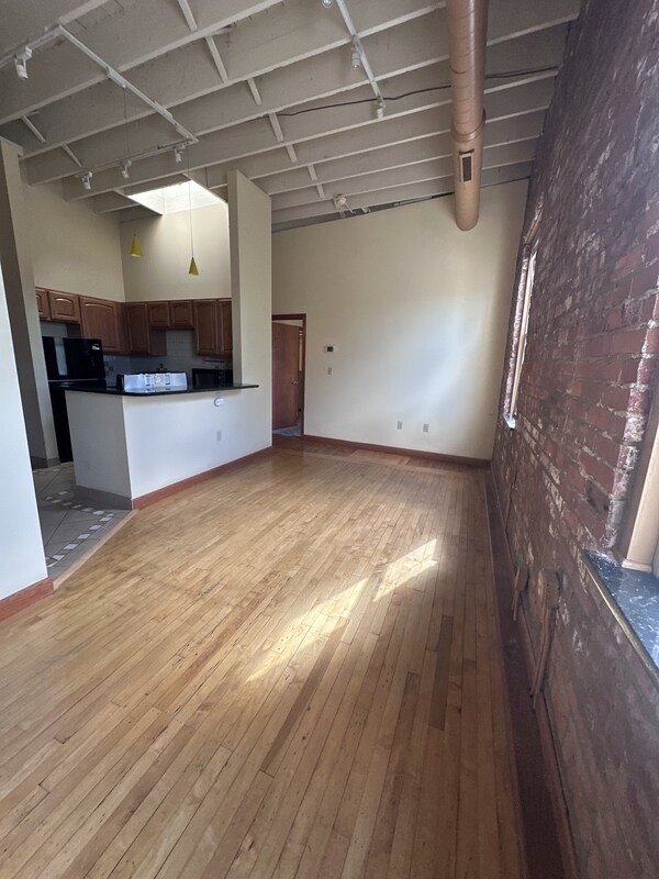 Building Photo - 2800 Mayfield Rd