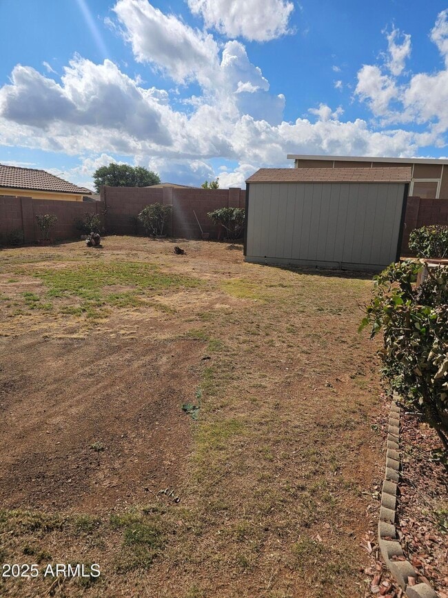 Building Photo - 2311 Skyview Dr