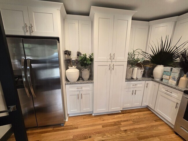 Building Photo - 2534 Forest Dr