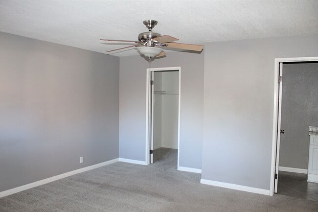 Building Photo - Updated Parkside Condo with Large Deck!