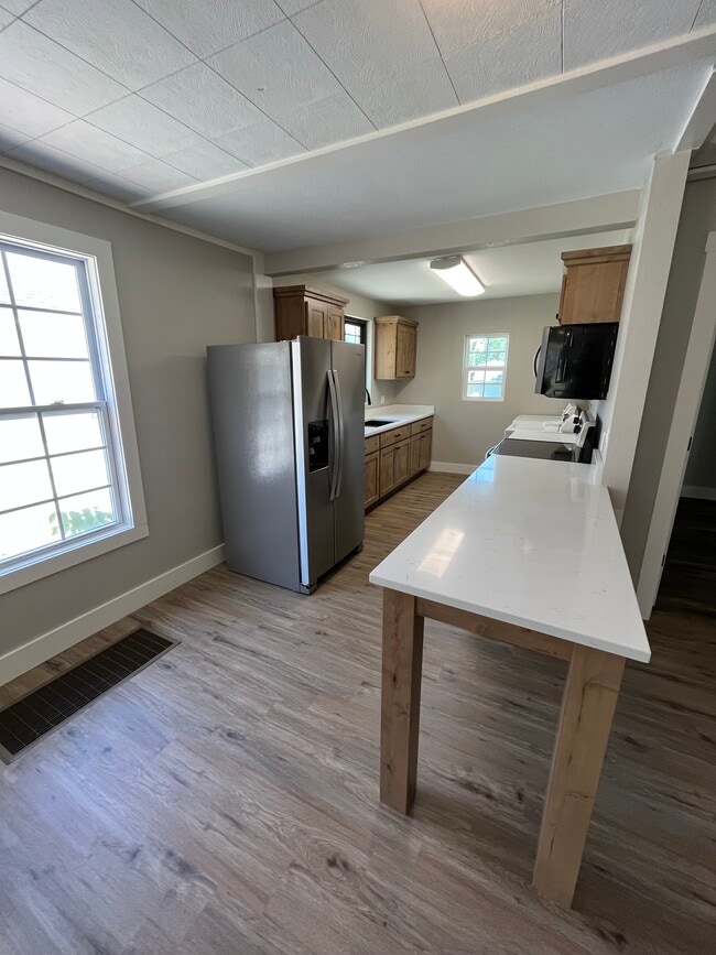 Building Photo - 415 E Jackson St