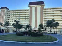 Building Photo - 4750 Cove Cir