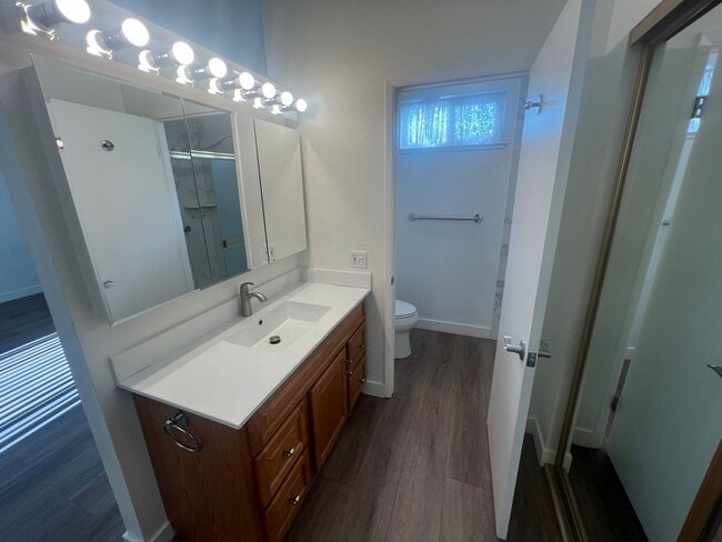 Building Photo - Beautiful 4 bed 2 bath home in San Jose with AC. Must See!