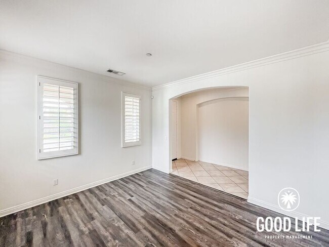 Building Photo - 3896 Lake Cir Dr