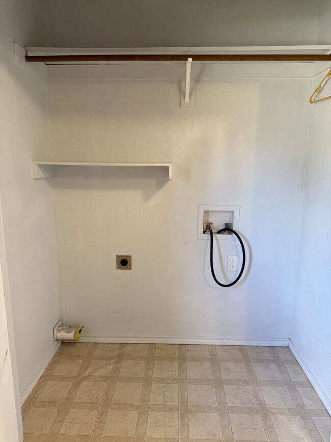 Building Photo - 2 Bedroom in Hughes Springs ISD