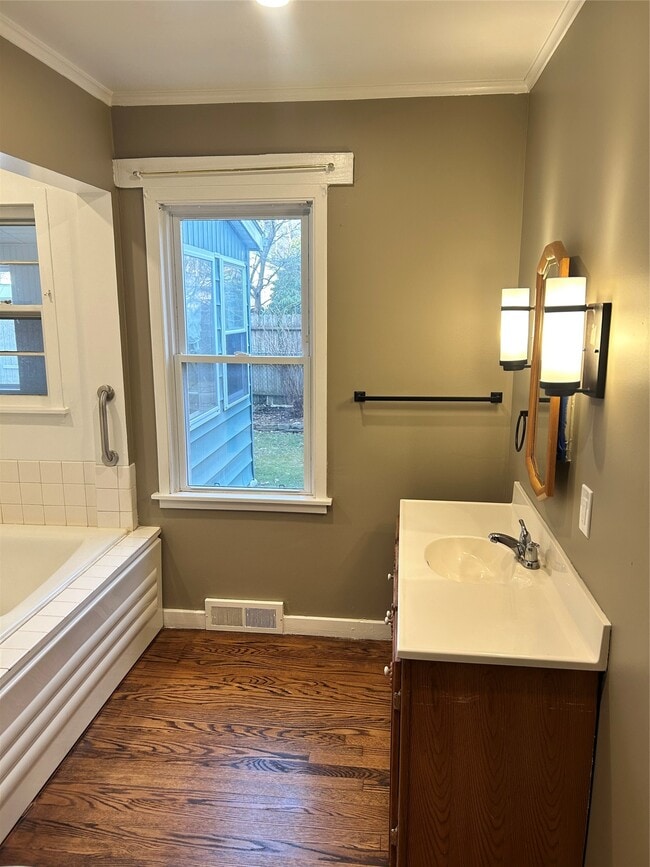 Building Photo - 74 Matthews St