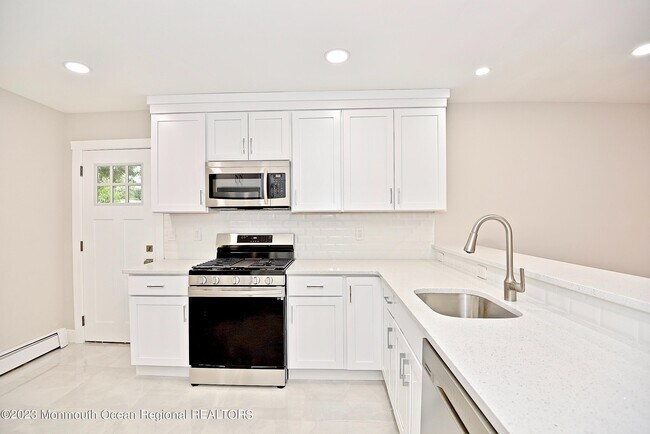 Building Photo - 57 Golden Glow Circus