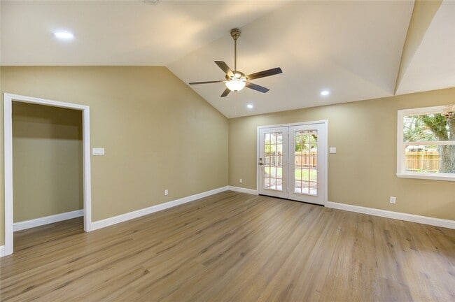 Building Photo - 1921 Ripple Creek Dr